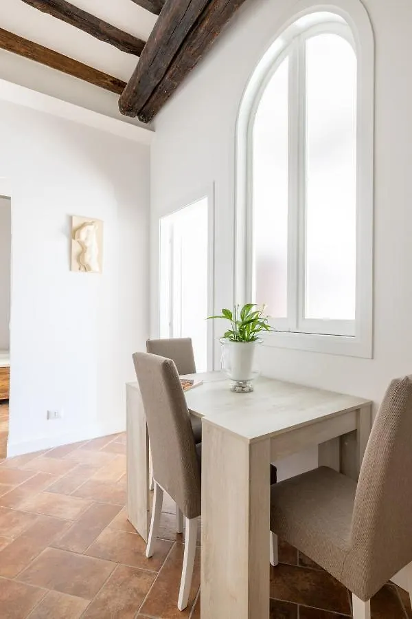 Pantheon House By Varental Rom